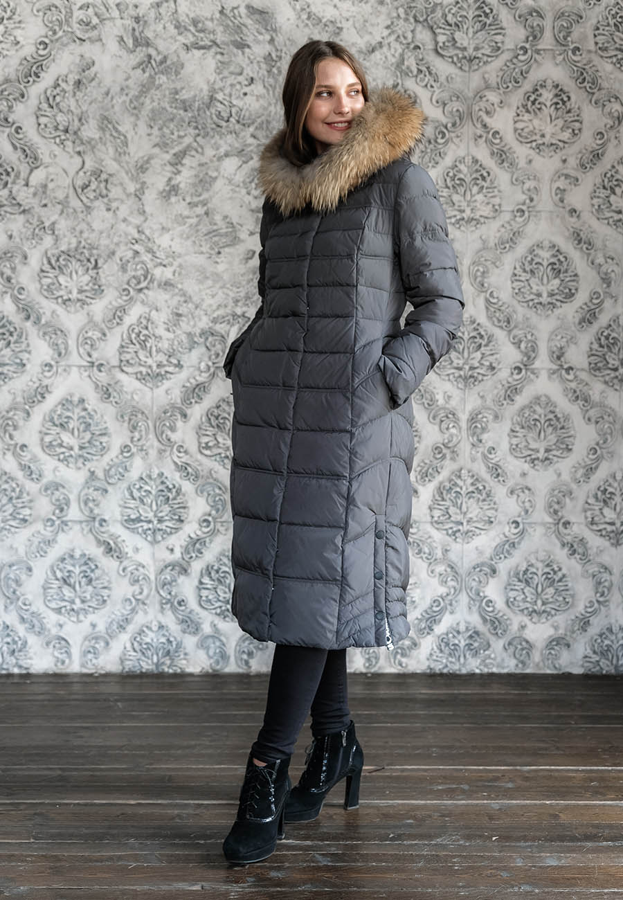 Зимняя женская куртка с мехом енот (Clasna)