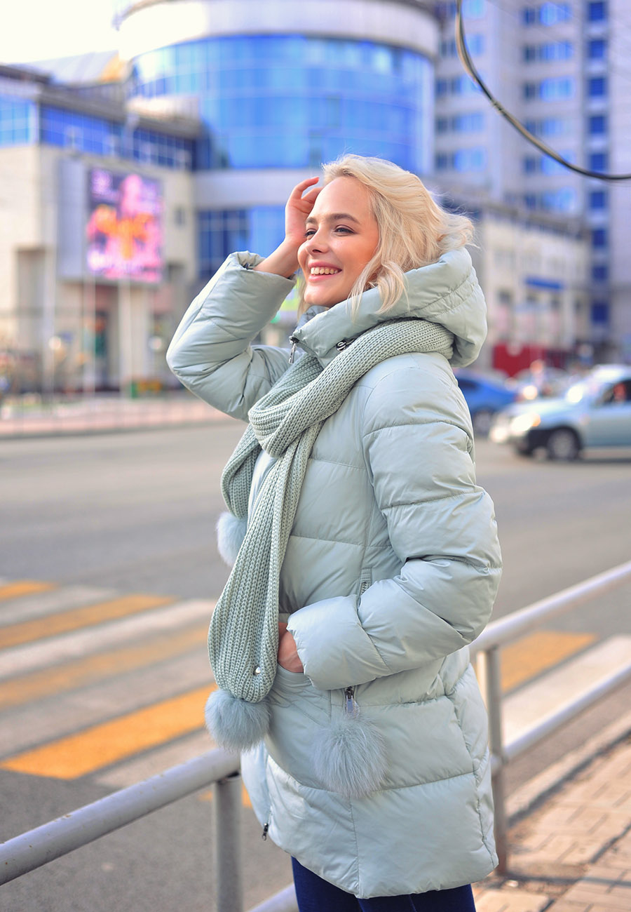 Женская зимняя куртка с шарфом (Lora Duvetti)